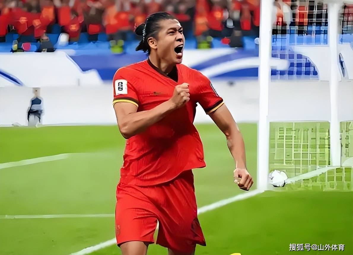 上港队如今在积分榜领跑成都蓉城两分，这就意味着俱乐部要是在后面比赛中不犯错